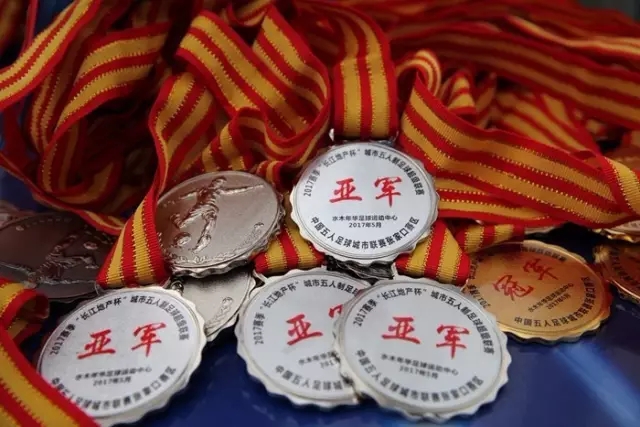 爱德华兹29+10+9 森林狼险胜独行侠大比分1-3